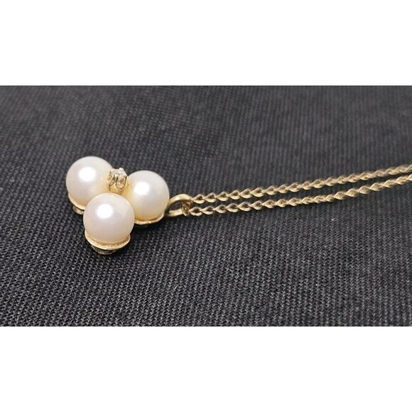 Vtg 14k Gold Triple 5.5mm Pearl & Diamond Accent Pendant 1.66g On A 10kGF Chain - Picture 10 of 11
